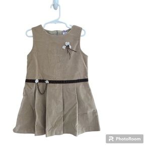 🟤CLOUD: Girl size 4, tan sleeveless soft fabric dress w/little chain, preowned.